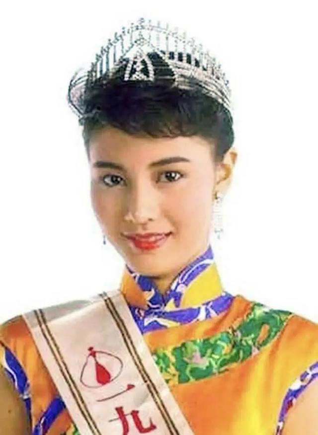 “木头美人”李嘉欣的复杂情史：出走半生，归来仍嫁富豪