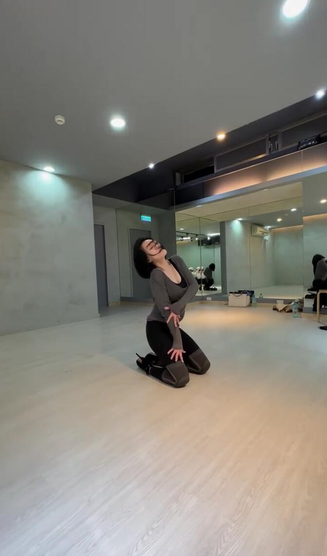 小S跳舞动作露骨,与绯闻舞蹈老师缠绵,摸男方屁股和裆部引热议