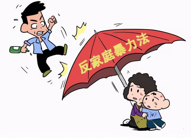 接种疫苗时女子害怕打针，老公竟直接动手打她！网友怒了