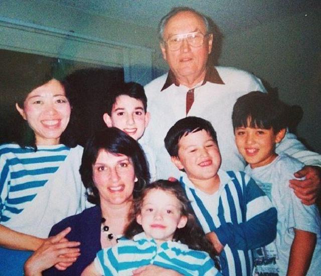 好莱坞性感女星恋情曝光！大胸毒舌颜绝美，网友：嫉妒她男友