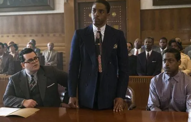 2022年，华裔女博士因未交物业费被告，持刀与美国警方对峙被击毙