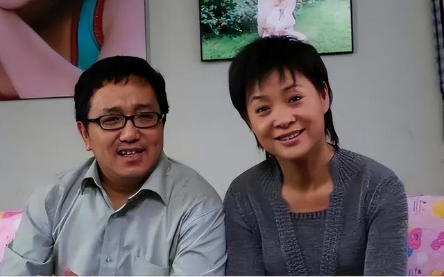 演员句号：再婚娶小11岁妻子，让丧子的岳父母不再流泪