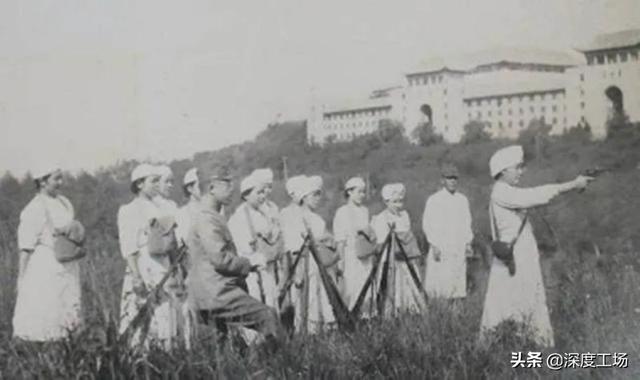 关东军战败投降,苏联俘虏了1万多年轻女兵:处理办法让日本害怕