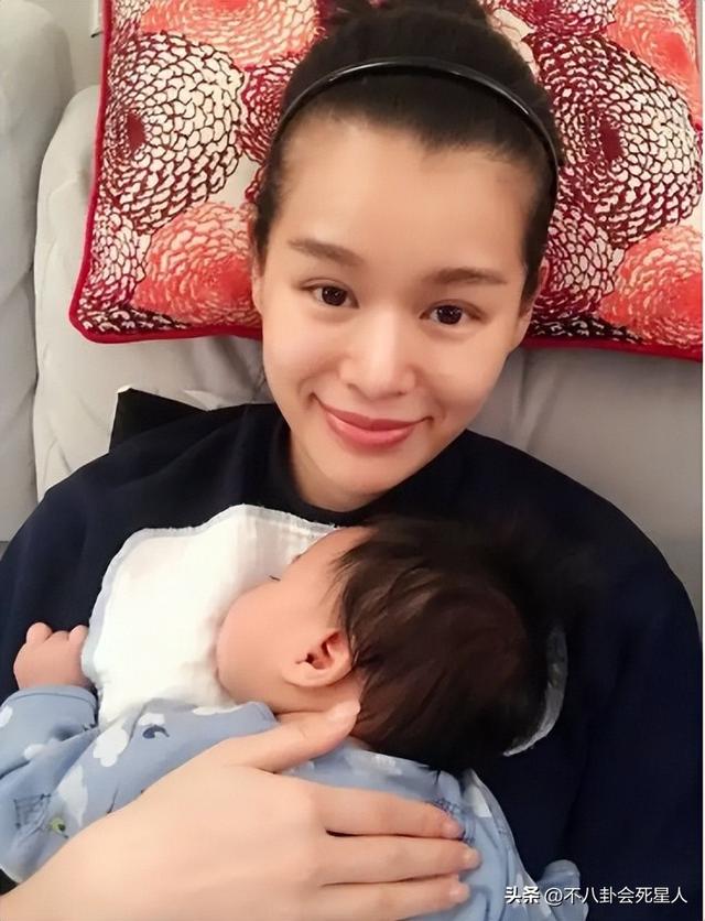 眼袋、胸下垂、胖成球，这些“不体面”的怀孕女星，才是人间真实