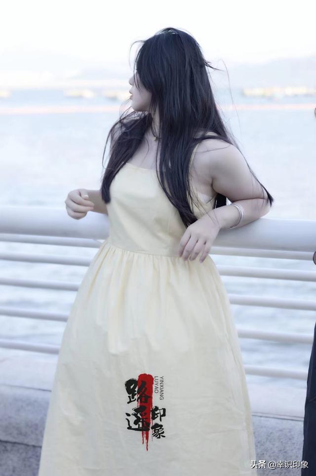 纪实人像:深圳海上世界抓拍吊带长裙气质漂亮美女