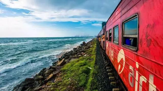 记住｜mean girl，是“贱女孩”的意思