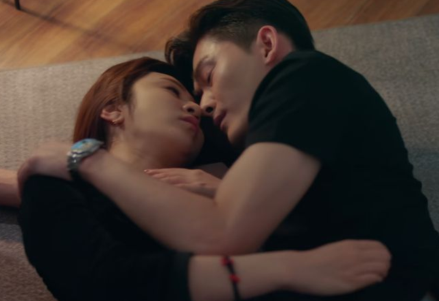 被揩油的十多位女星：有人被侵犯还要道歉，有人当场扇耳光还击