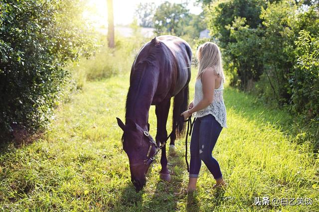 马与女人：美人，美驹，相得益彰，令人遐想……