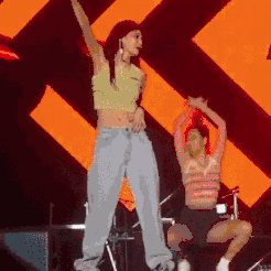 女星演唱会脱衣被骂不雅，凭啥女性不能放飞自我