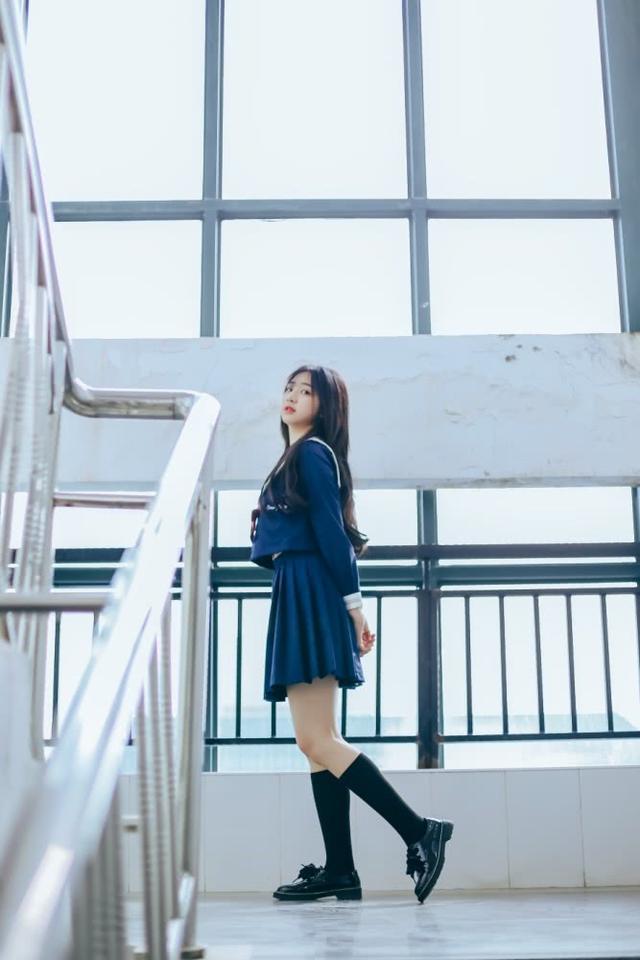 天使的容颜魔鬼的身材,清纯女孩校园制服尽显诱惑