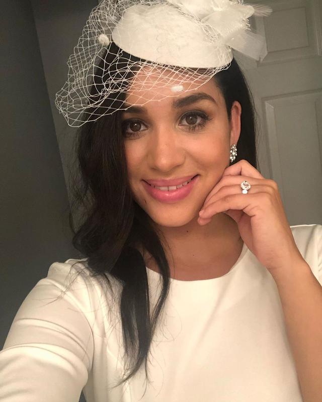 美国美女空姐容貌神似梅根风姿绰约,常被问:当了王妃还做空姐?