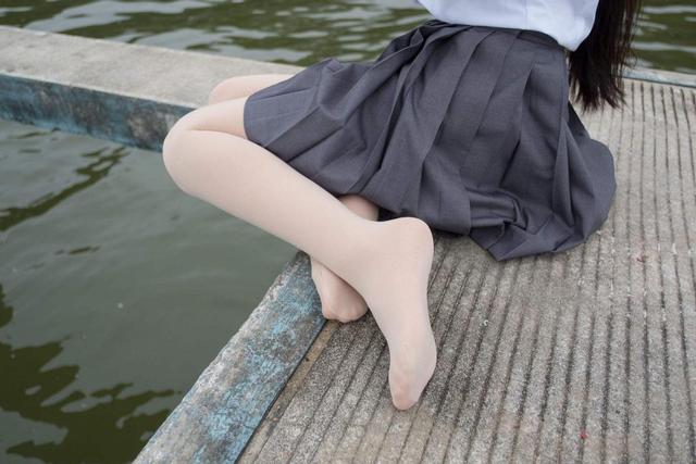 揭秘女性用品的背后!丝袜一开始是给男人穿的?