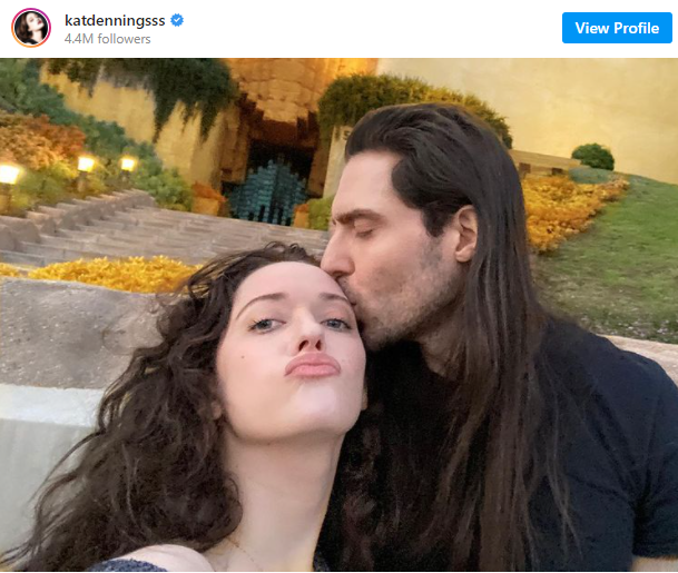 好莱坞性感女星恋情曝光！大胸毒舌颜绝美，网友：嫉妒她男友