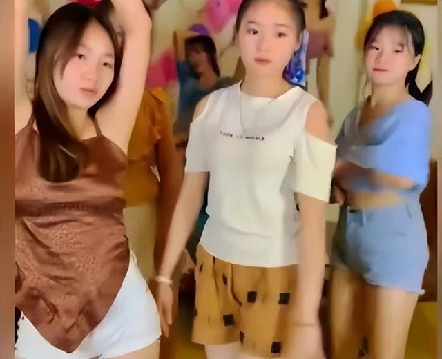 那个因为笑容爆火的7岁女孩,父母婉拒百万签约后,后悔了吗?