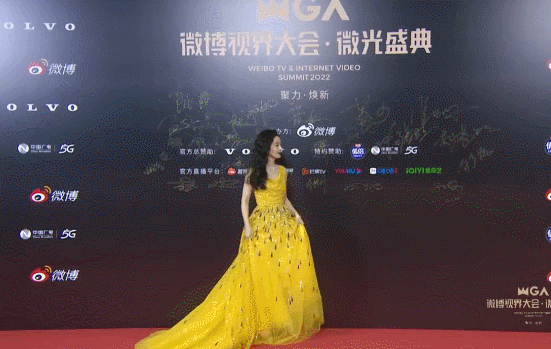 红毯夜，张天爱白裙惊艳，杨颖若隐若现，殷桃压轴女王范十足