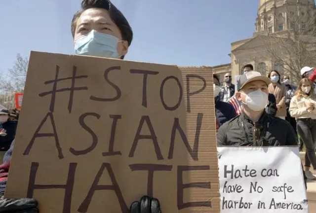 2022年，华裔女博士因未交物业费被告，持刀与美国警方对峙被击毙