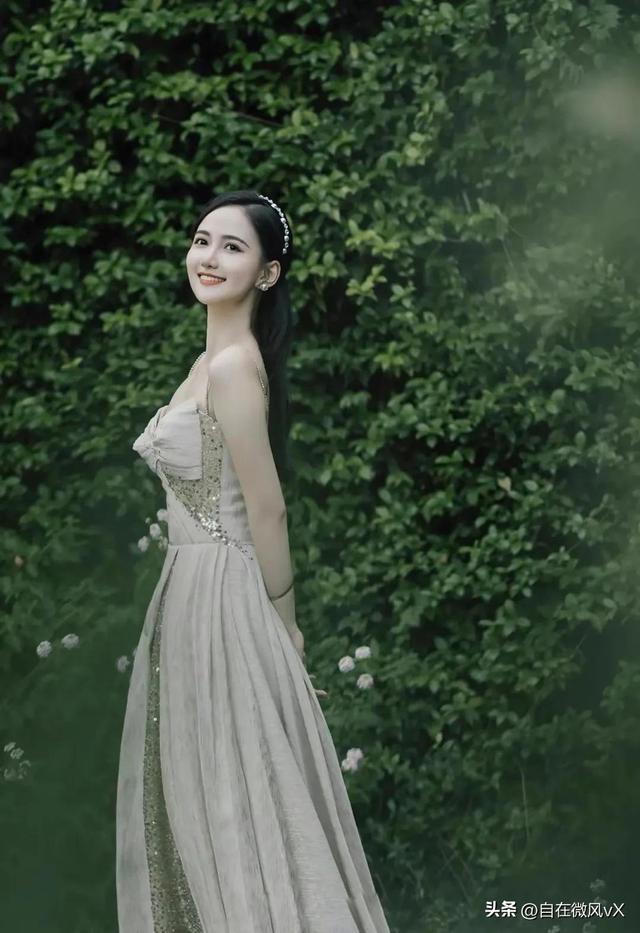 美女马萱,清新甜美,这笑容太治愈了