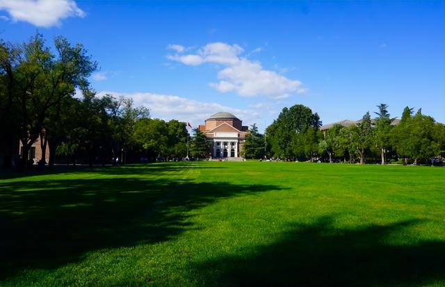 美女贪官金英丽,与3位富商共同交往,为方便包里常备“计生用品”