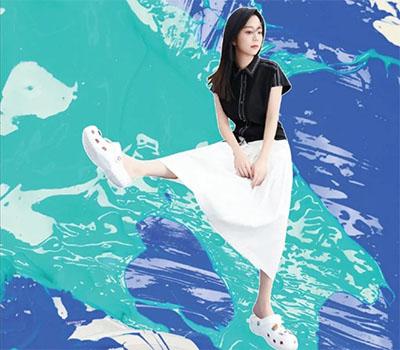 《以家人之名》谭松韵亲自示范“洞洞鞋”，谁还敢说它土气？