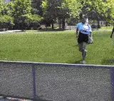 搞笑GIF趣图：美女回农村好几天了，现在出不去，在家都无聊死了