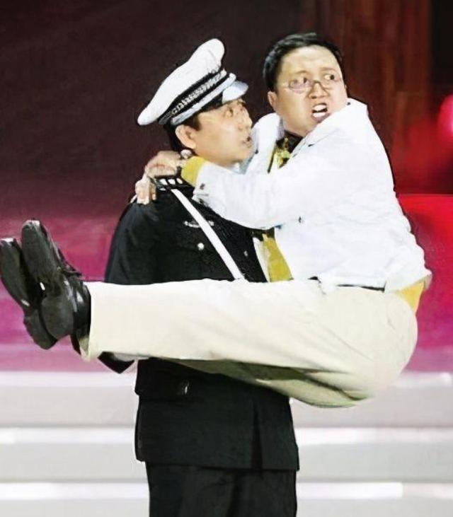 演员句号：再婚娶小11岁妻子，让丧子的岳父母不再流泪