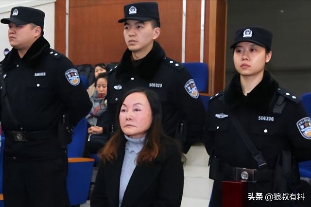 50万“最美屁股”,399万美容保健,5位女官“美容腐败”有多贪?