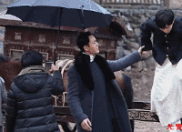 强吻、揩油、扒衣服?再大牌的女星也难逃“咸猪手”?