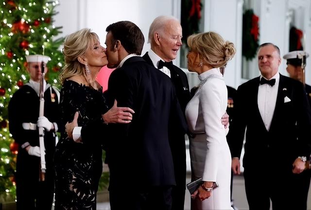 70岁的布丽吉特：光看腿不输韩国女团，怪不得马克龙对她死心塌地