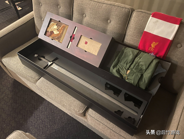 “玩具世界”的《艾尔登法环》剪辑，以及某人用屁股怼死各路BOSS