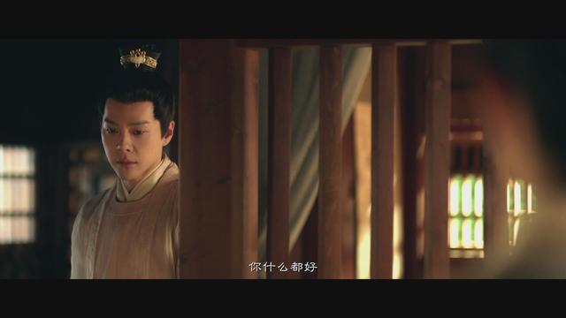 美女被前男友抛弃，还被当街扒衣，太惨啦