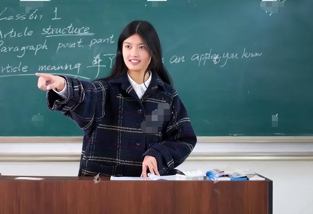 女生姓“关”从未被老师点名，只因名字太特别，怕学生哄堂大笑
