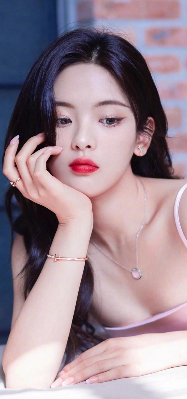 女神杨超越 今日是 俏皮 性感风 高清手机壁纸分享