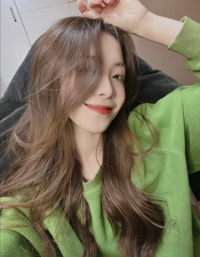 LOL：三语美女主持—希然