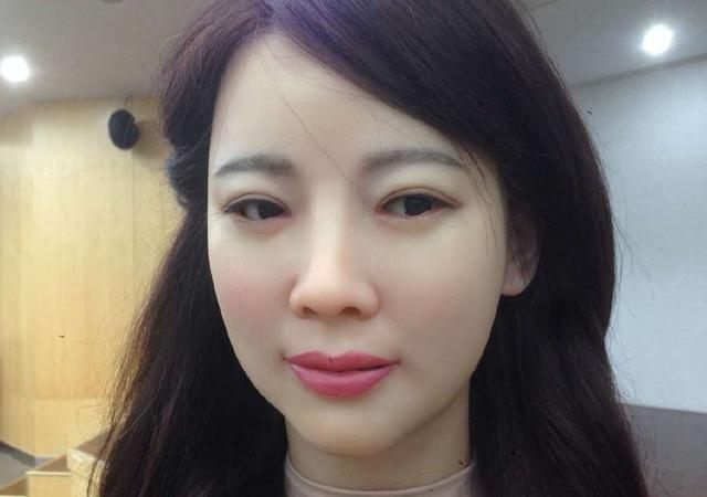 其实中国也有“美女机器人”名叫佳佳，很漂亮，丝毫不比国外的差