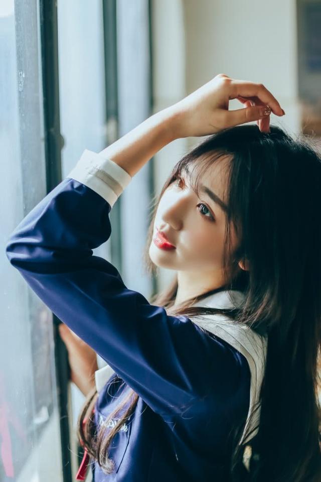 天使的容颜魔鬼的身材,清纯女孩校园制服尽显诱惑