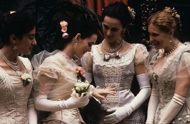 《绯闻女孩》Queen S又要来Met gala啦！生3娃短裙出街依旧火辣