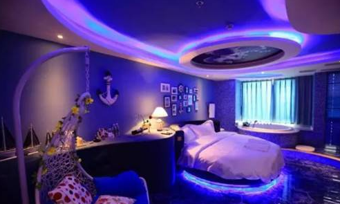 云南最美女色虎，与多人发生不正当关系，欺凌下属，大搞迷信活动