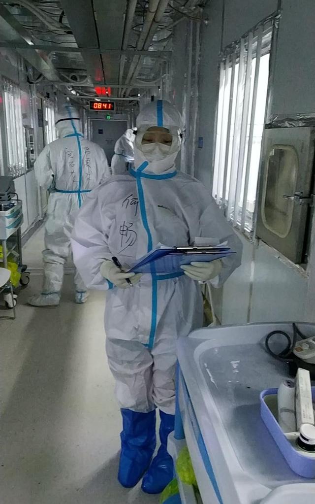 90后美女护士:期待凯旋,回家吃妈妈的酸菜炖五花肉