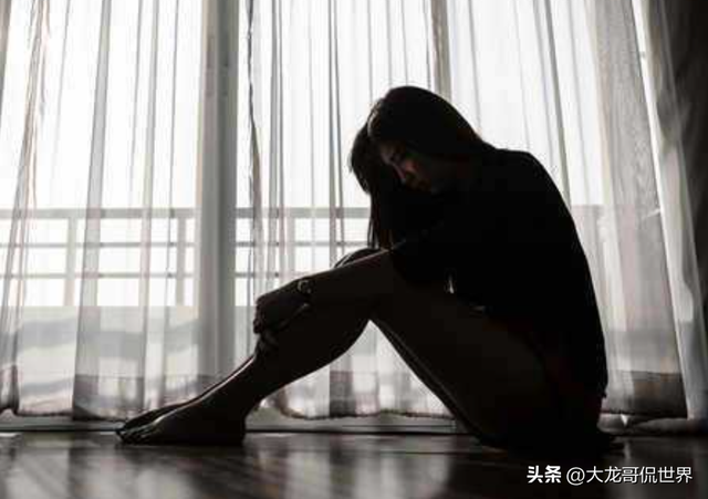 英国发生一起恶案，男子送女性朋友回家，在她床上强奸了她