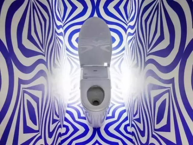 尴尬！无死角超清晰，女厕门口镜子暴露个人隐私，记者实地探究竟