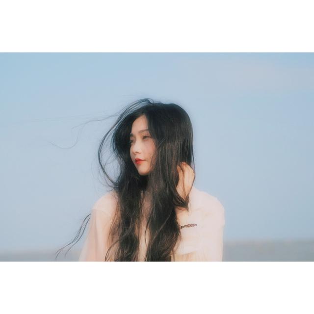 一组海边舞女写真,似80年代港星