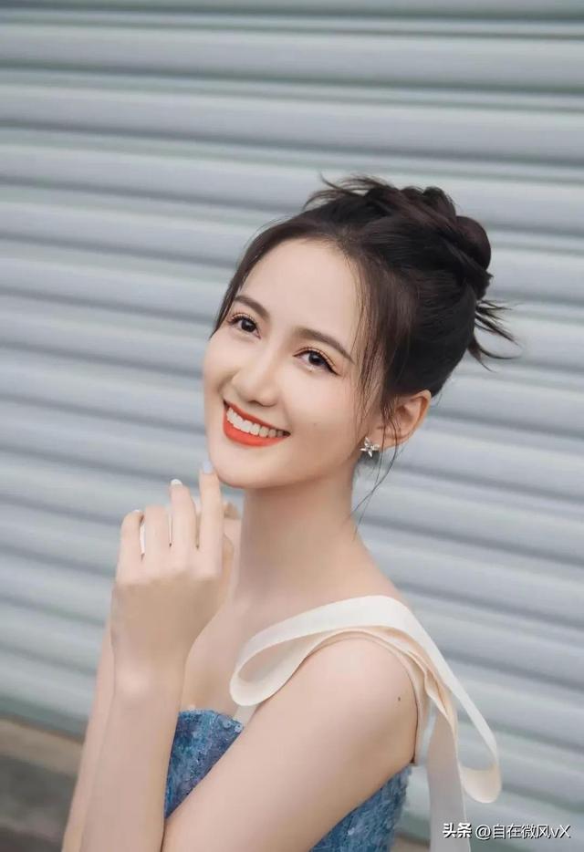 美女马萱,清新甜美,这笑容太治愈了