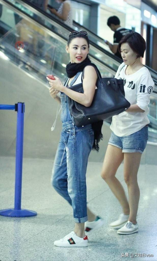 张柏芝罕见秀舞姿!穿牛仔吊带拉货派对上热舞,打扮年轻似小姑娘