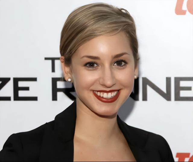 摩纳哥亲王与2个私生子合影，旧情人大方秀出照片