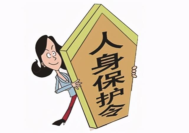 接种疫苗时女子害怕打针，老公竟直接动手打她！网友怒了