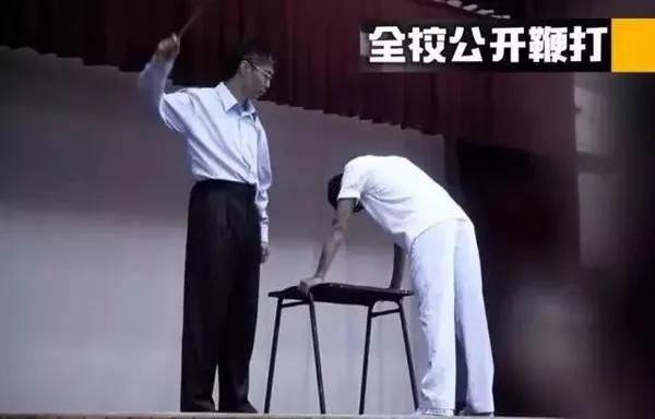 “孩子在新加坡学校被老师用鞭子打，大腿都抽肿了我们却不知道”