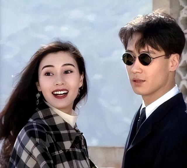 “木头美人”李嘉欣的复杂情史：出走半生，归来仍嫁富豪