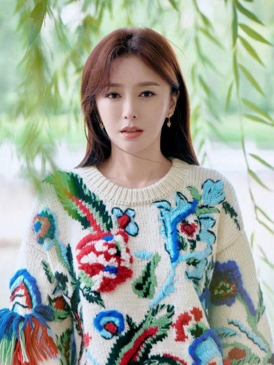 杨蓉的胸,秦岚的腰,许晴的臀,这些中年女星性感起来,太可怕了