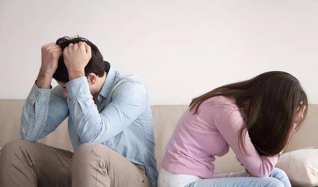 美女贪官金英丽,与3位富商共同交往,为方便包里常备“计生用品”