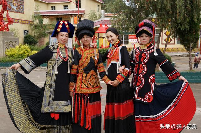 凉山彝族美女，你知道她们穿上盛装的时候有多美丽吗